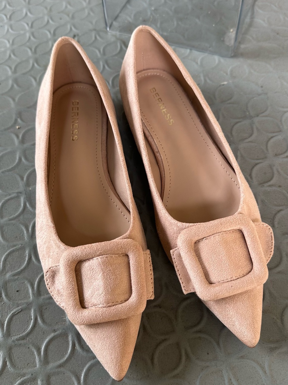 Berriness Women's Pointed Toe Suede Flats in Blush